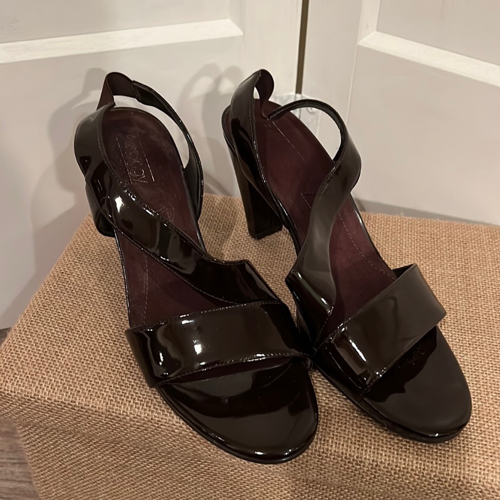 Aerology Heels Brown Size 9
